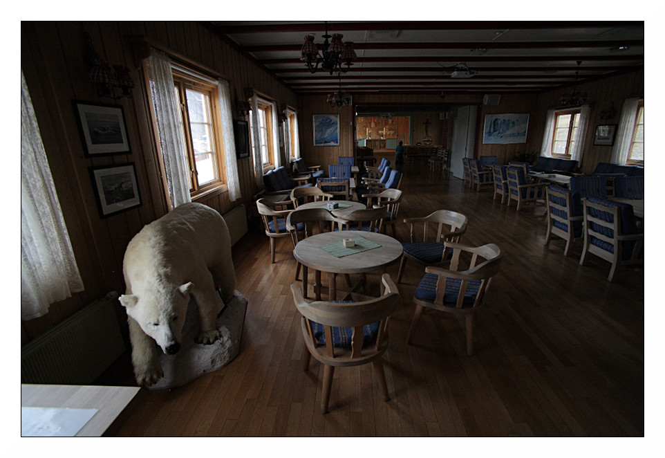 Intérieur de l'église de Longyearbyen.